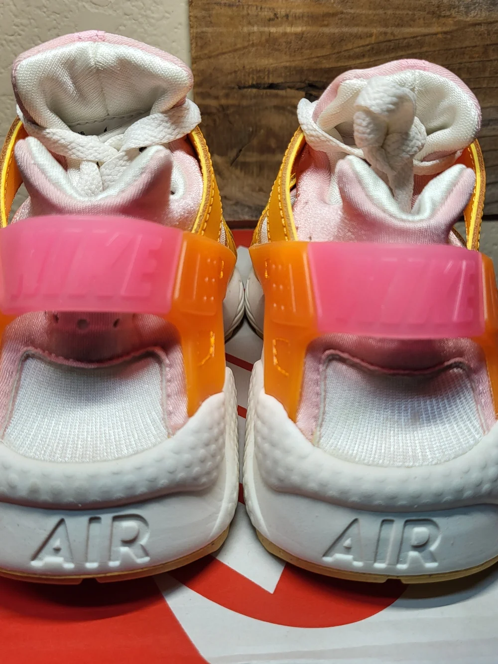 *NEW* Nike Huarache Summit White/Hyper Pink-Solar Women's Size 6